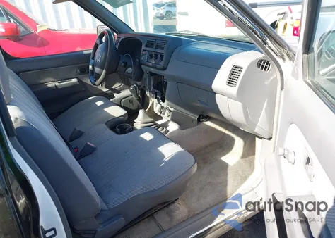 2000 Nissan Frontier Xe из США, поврежденный, VIN 1N6DD21S4YC388021